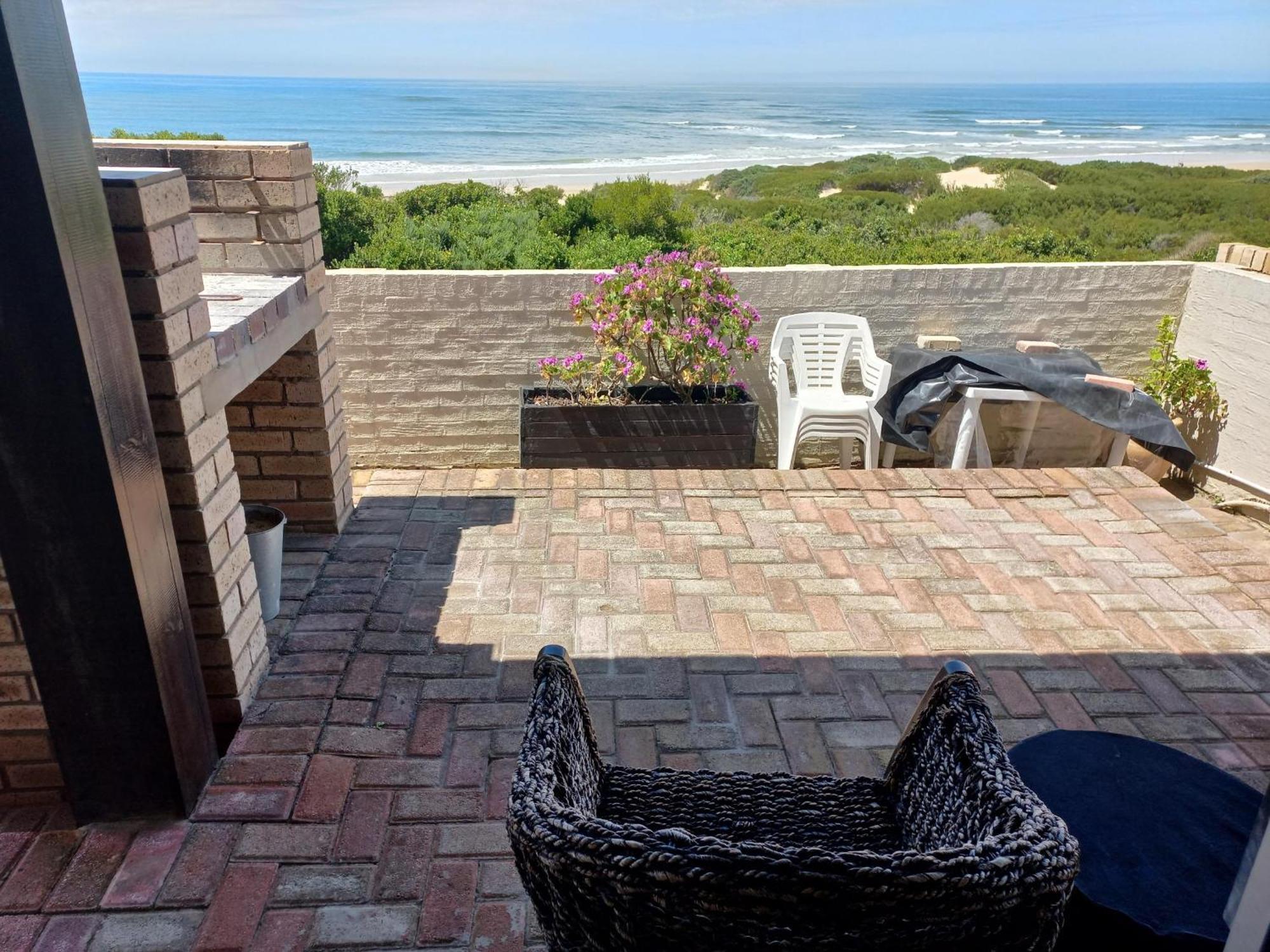 Ferienwohnung The Sparrow'S Nest Beach-Front Self-Catering Jeffreys Bay Exterior foto